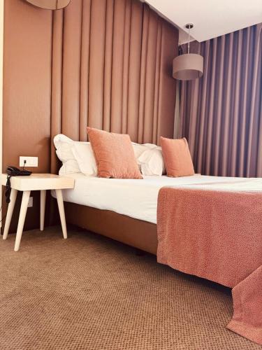 Habitación Doble con bañera de hidromasaje del hotel Ílhavo Plaza. Foto 10