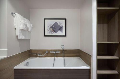 Deluxe Room with Hilton Private Wellness Area del hotel Hilton London Croydon. Foto 3