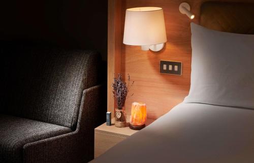 Habitación Deluxe con cama extragrande y bienestar del hotel Hilton London Croydon. Foto 4