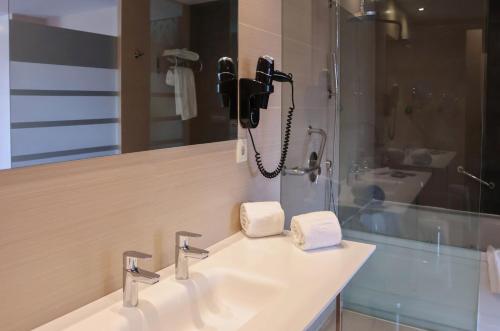 Suite del hotel Granada Palace Affiliated by Meliá. Foto 3
