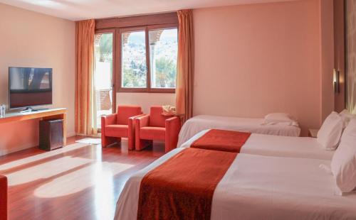 Habitación Triple del hotel Granada Palace Affiliated by Meliá