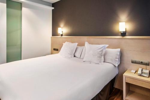 Habitación Doble del hotel Azz Valencia Táctica. Foto 2