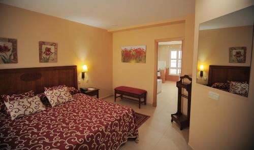 Habitación Superior con cama extragrande del hotel Gran Ciudad Del Sur. Foto 3