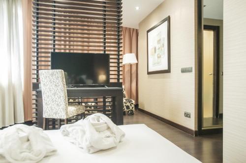 Suite Junior del hotel Azz Asturias Langrehotel and Spa. Foto 3