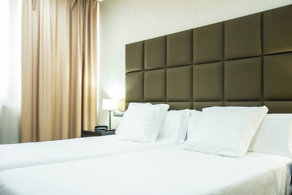 Habitación doble (Twin Bed) del hotel Azz Asturias Langrehotel and Spa. Foto 2