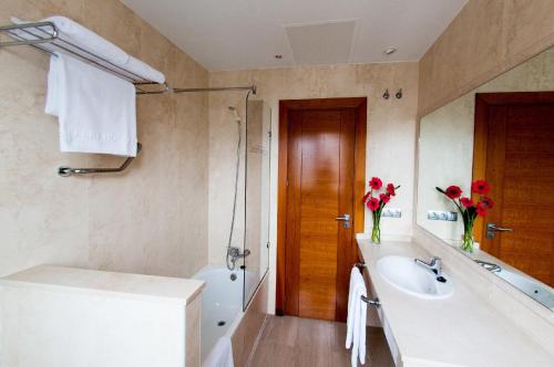 Habitación Triple del hotel Leflet Valme. Foto 3