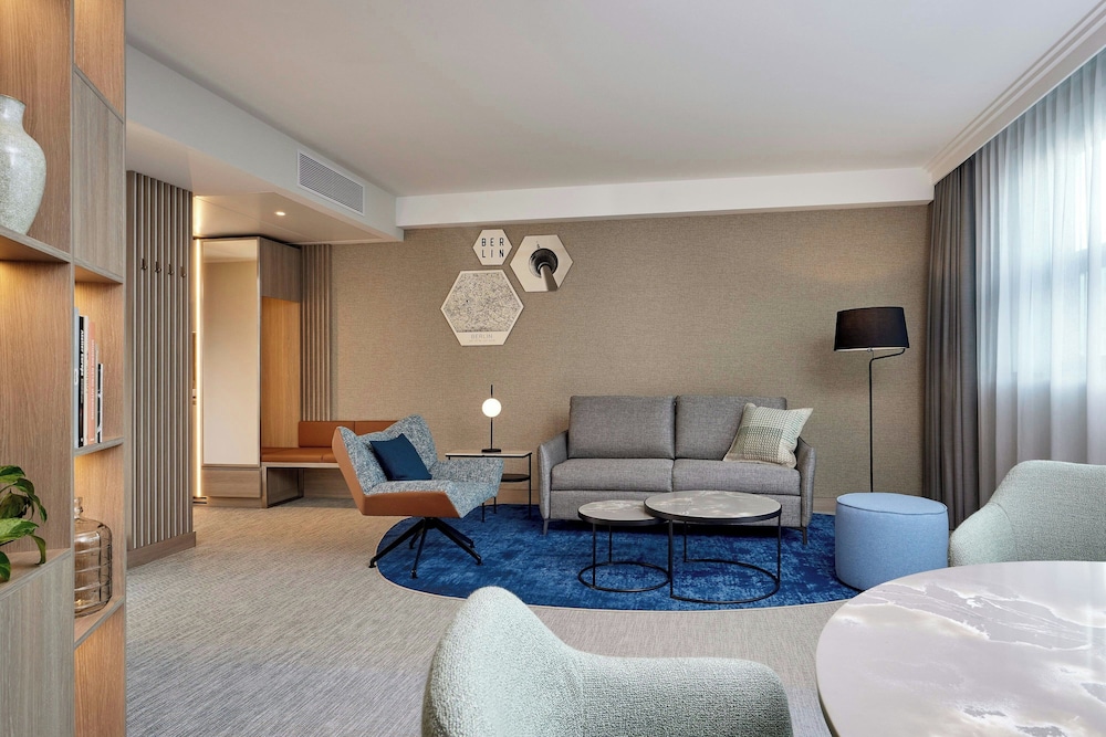 Estudio, 1 cama de matrimonio grande con sofá cama del hotel COURTYARD BY MARRIOTT BERLIN CITY CENTER. Foto 4
