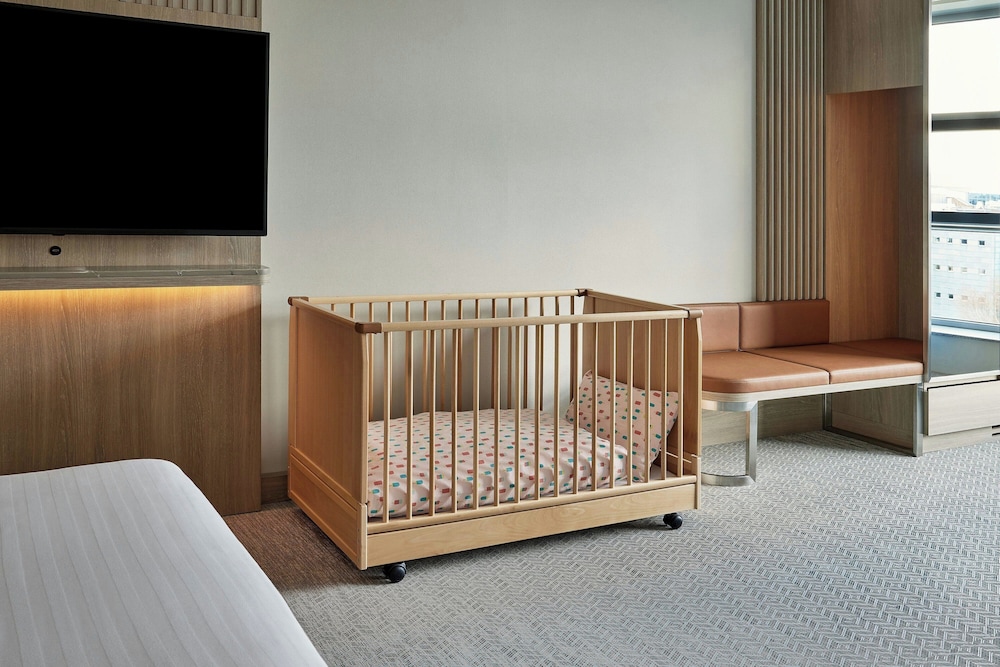 Habitación superior con 2 camas individuales, 2 camas individuales del hotel COURTYARD BY MARRIOTT BERLIN CITY CENTER. Foto 5