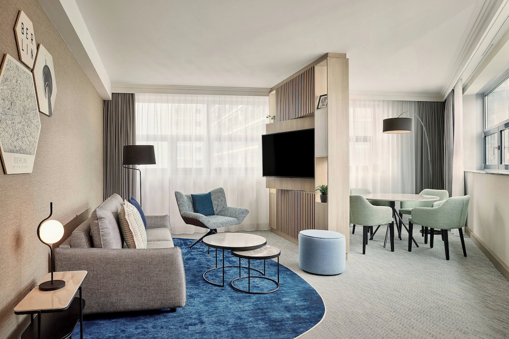 Apartamento, 1 cama de matrimonio grande con sofá cama del hotel COURTYARD BY MARRIOTT BERLIN CITY CENTER. Foto 5
