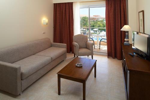 Habitación Familiar del hotel Hipotels Barrosa Garden. Foto 3