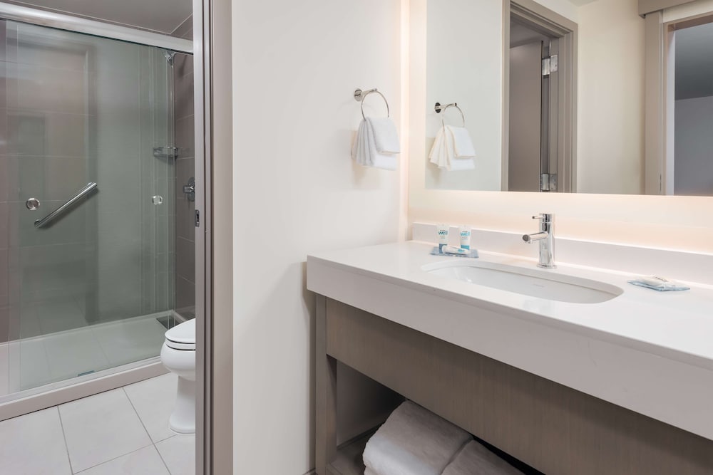 Estancia en planta alta | Dos camas queen del hotel Hyatt House Chicago West Loop. Foto 4