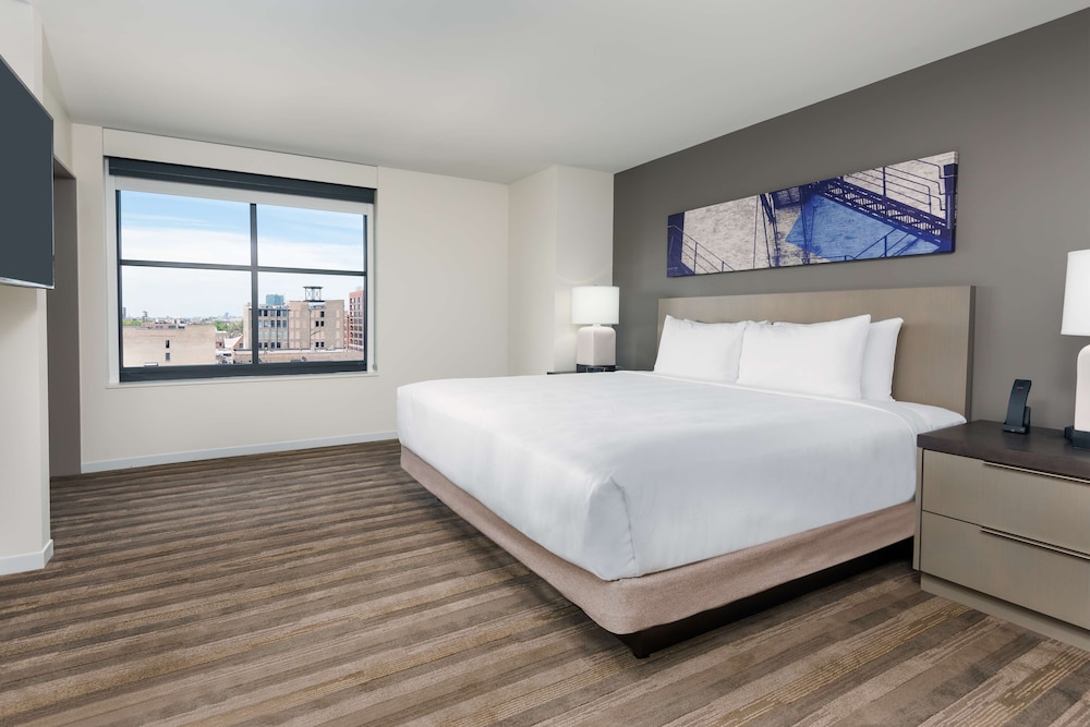 Suite de un dormitorio | Cama king (más sofá cama) del hotel Hyatt House Chicago West Loop. Foto 1