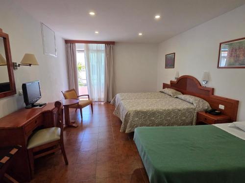 Habitación Doble (2 adultos + 1 niño) - 1 o 2 camas del hotel Monopol. Foto 1