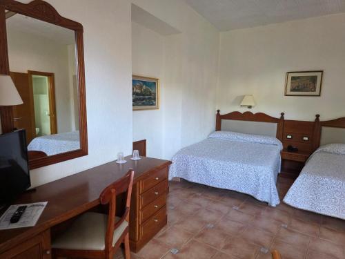 Habitación Doble (2 adultos + 1 niño) - 1 o 2 camas del hotel Monopol. Foto 2