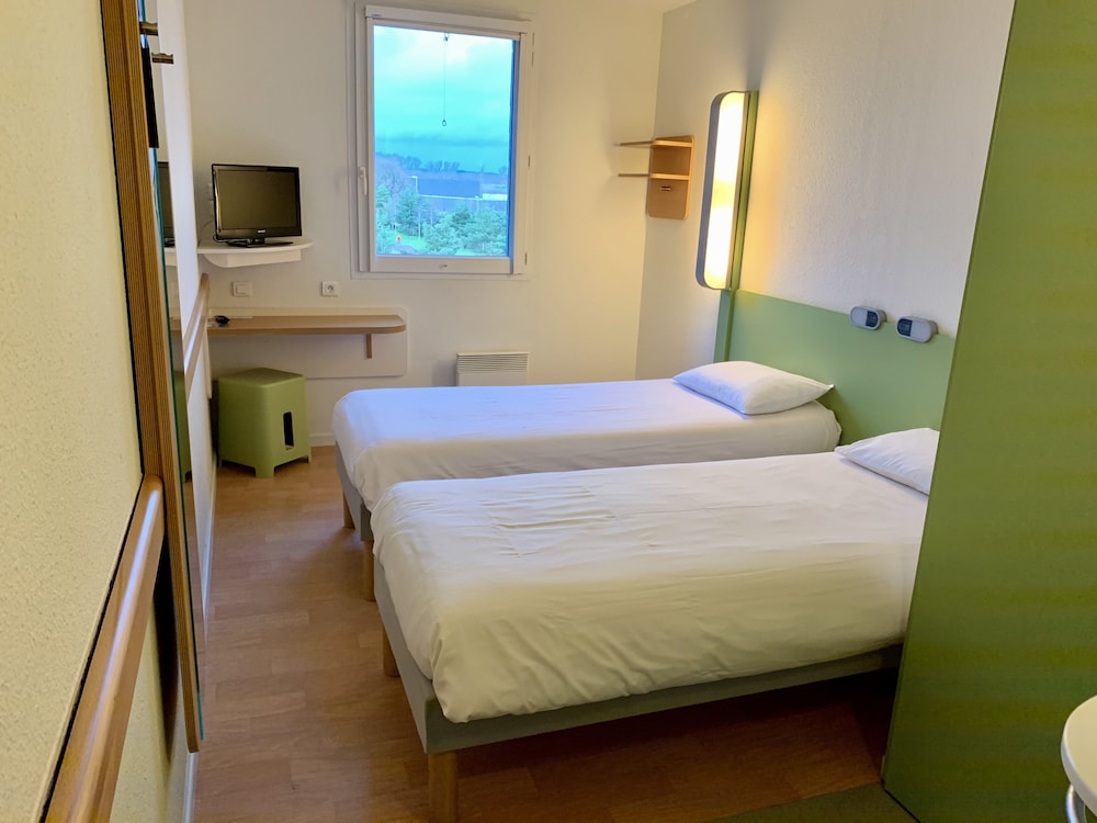 TWIN - Habitación con camas individuales del hotel ibis budget Concarneau. Foto 1