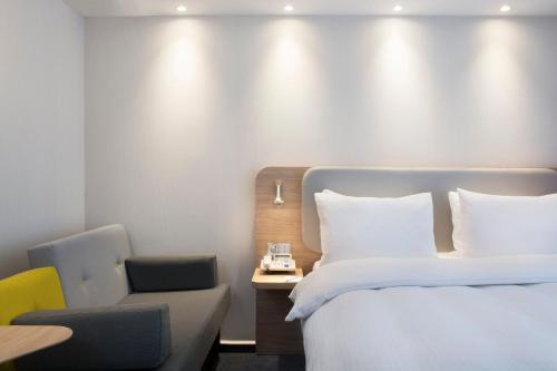 Habitación Estándar con cama grande - Planta baja del hotel Holiday Inn Express Baden-Baden. Foto 4
