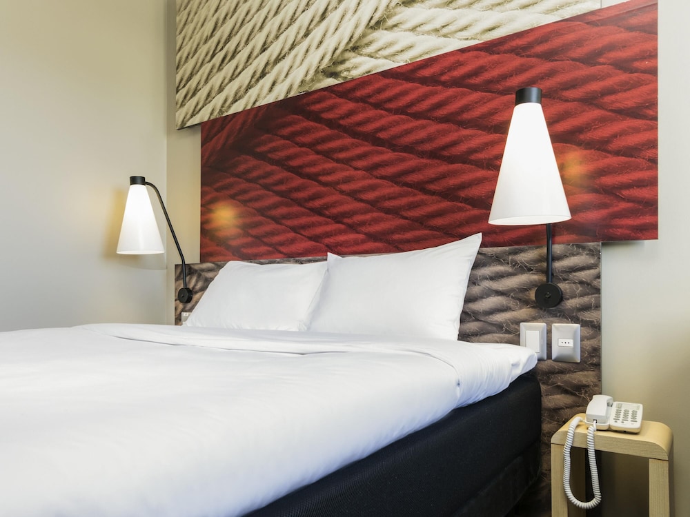 Acogedora, moderna y cómoda con una cama mullida, un cuarto de baño funcional, para descansar! del hotel ibis Calama. Foto 4