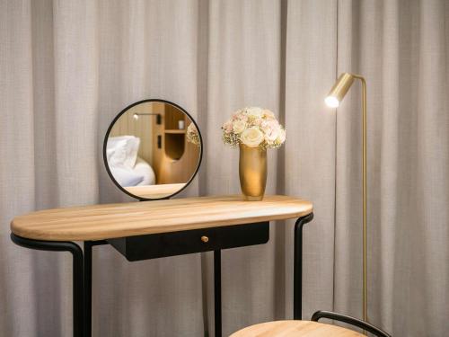 Suite Le Dome, dúplex, con 1 cama redonda king size grande del hotel Century Old Town Prague - Mgallery. Foto 2