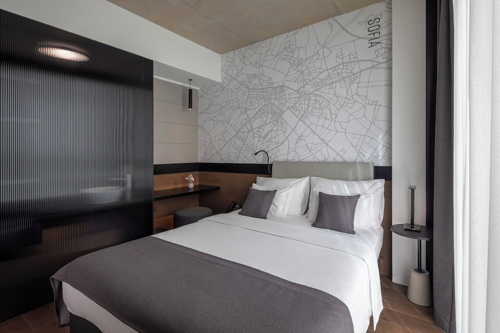 Habitación superior, 1 cama de matrimonio del hotel Mövenpick Zagreb. Foto 6