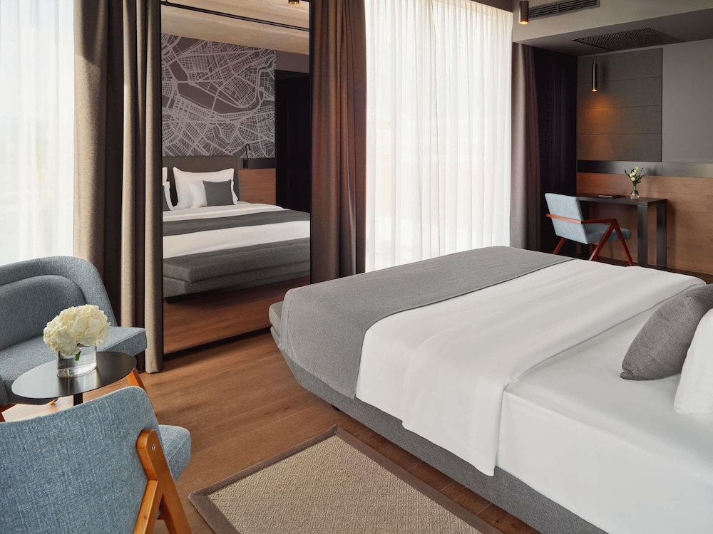 Habitación superior, 1 cama de matrimonio del hotel Mövenpick Zagreb. Foto 7