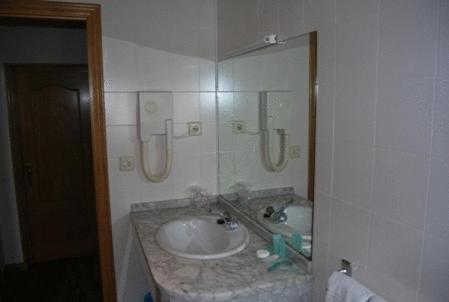 Habitación Triple del hotel Los Perales. Foto 3