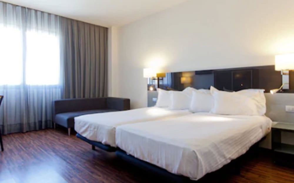 Habitación estándar con 2 camas individuales del hotel Ciudad De Móstoles. Foto 1