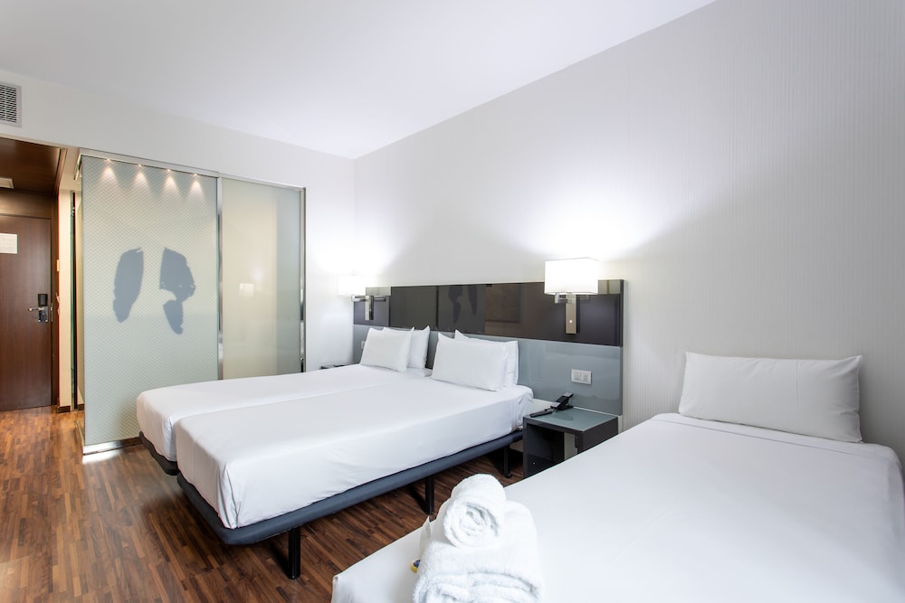 Habitación triple del hotel Ciudad De Móstoles