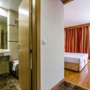 Habitación Doble con cama supletoria - 1 o 2 camas del hotel Alcala Plaza. Foto 2