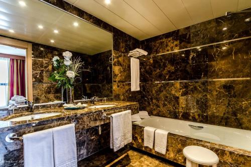 Suite del hotel Alcala Plaza. Foto 1