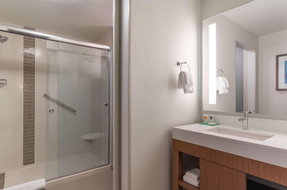 Cama King Especial (más sofá cama) del hotel Hyatt Place Sandestin at Grand Boulevard. Foto 3