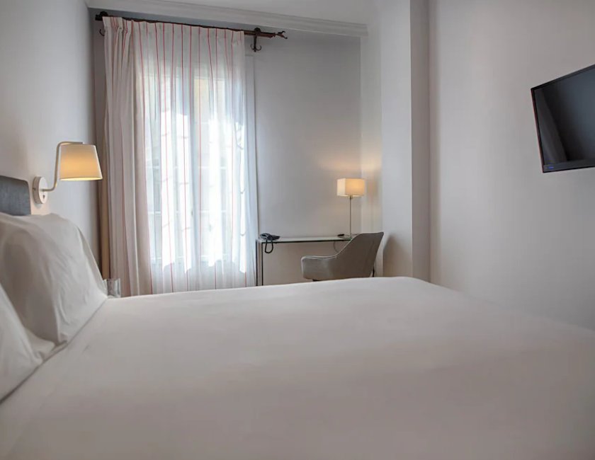 Habitación superior, terraza, vistas a la ciudad del hotel Sercotel Tribuna Malaga. Foto 4