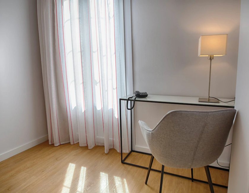Habitación superior, terraza, vistas a la ciudad del hotel Sercotel Tribuna Malaga. Foto 5