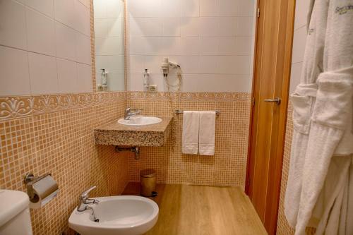 Habitación Doble Superior con terraza - 1 o 2 camas del hotel Sercotel Tribuna Malaga. Foto 3