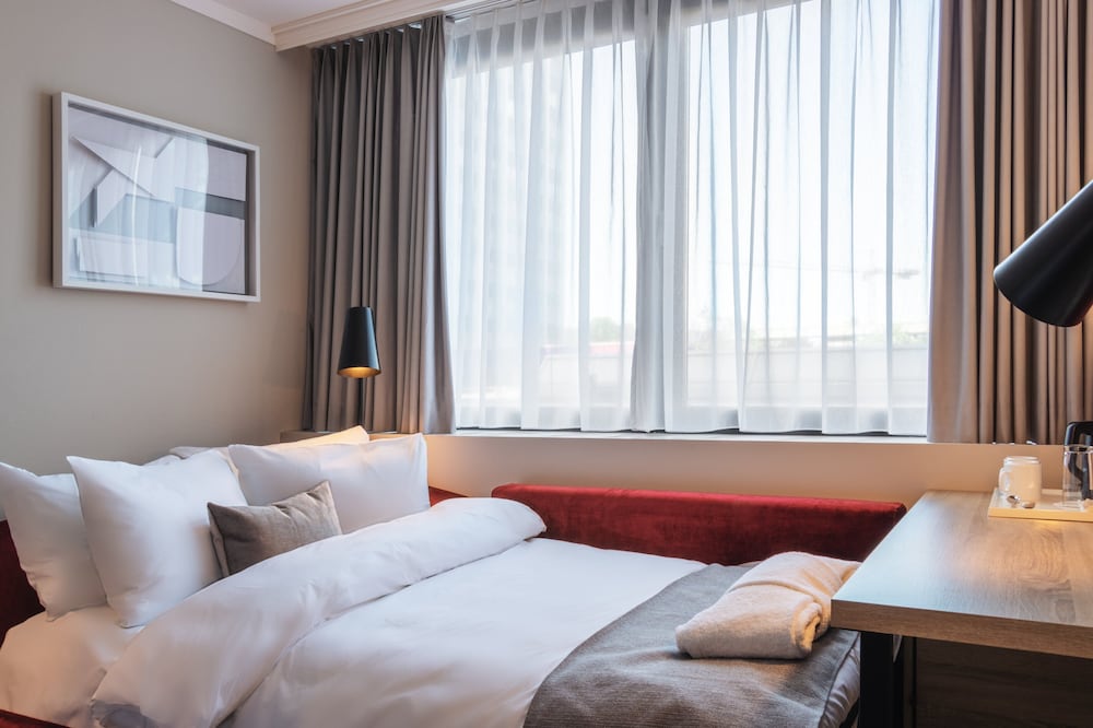 Habitación estándar del hotel Crowne Plaza Frankfurt Congress , An Ihg. Foto 8