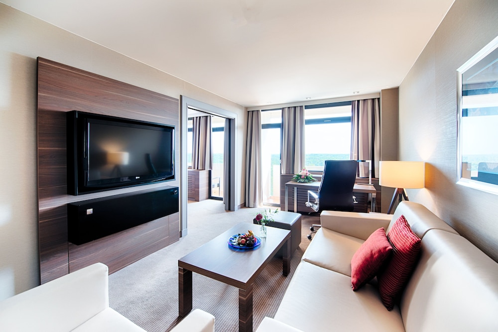 Suite ejecutiva, 1 cama de matrimonio grande del hotel Crowne Plaza Frankfurt Congress , An Ihg. Foto 1