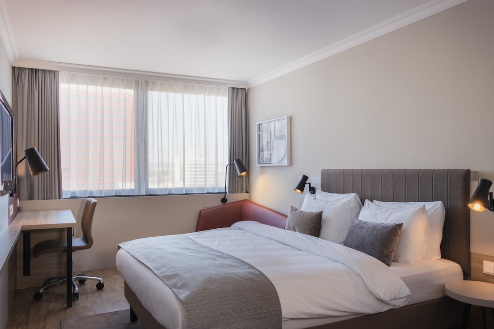 Habitación estándar, 1 cama de matrimonio del hotel Crowne Plaza Frankfurt Congress , An Ihg. Foto 1