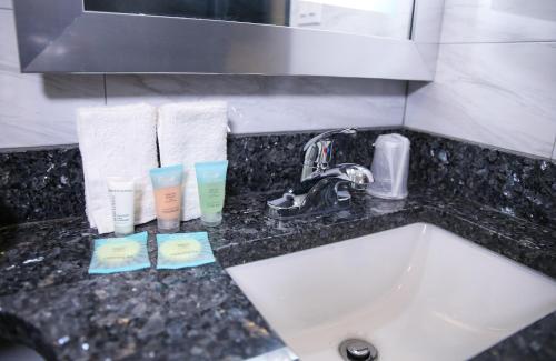 Habitación Doble Deluxe del hotel 7 Days Bronx. Foto 3