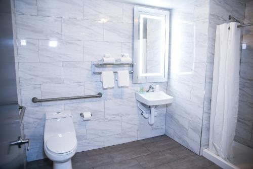 Habitación Doble Deluxe del hotel 7 Days Bronx. Foto 4