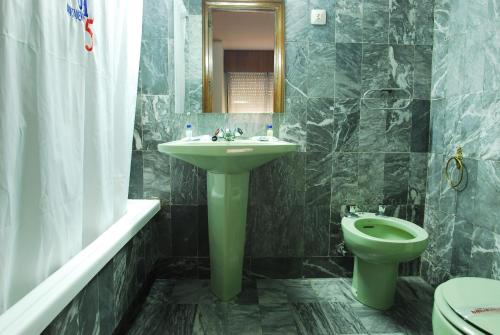 Apartamento Sofá Cama incluido 2 Camas individuales kitchenette del hotel Goya 75. Foto 6