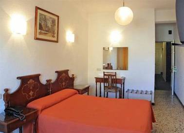 Habitación doble del hotel Embajador. Foto 3