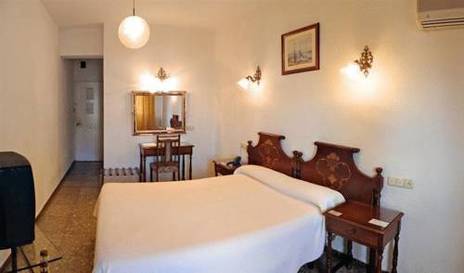 Habitación doble del hotel Embajador. Foto 5