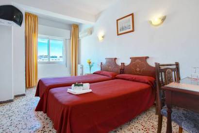 Habitación doble del hotel Embajador. Foto 6