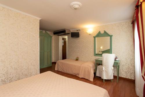 Habitación Triple del hotel Tintoretto. Foto 1