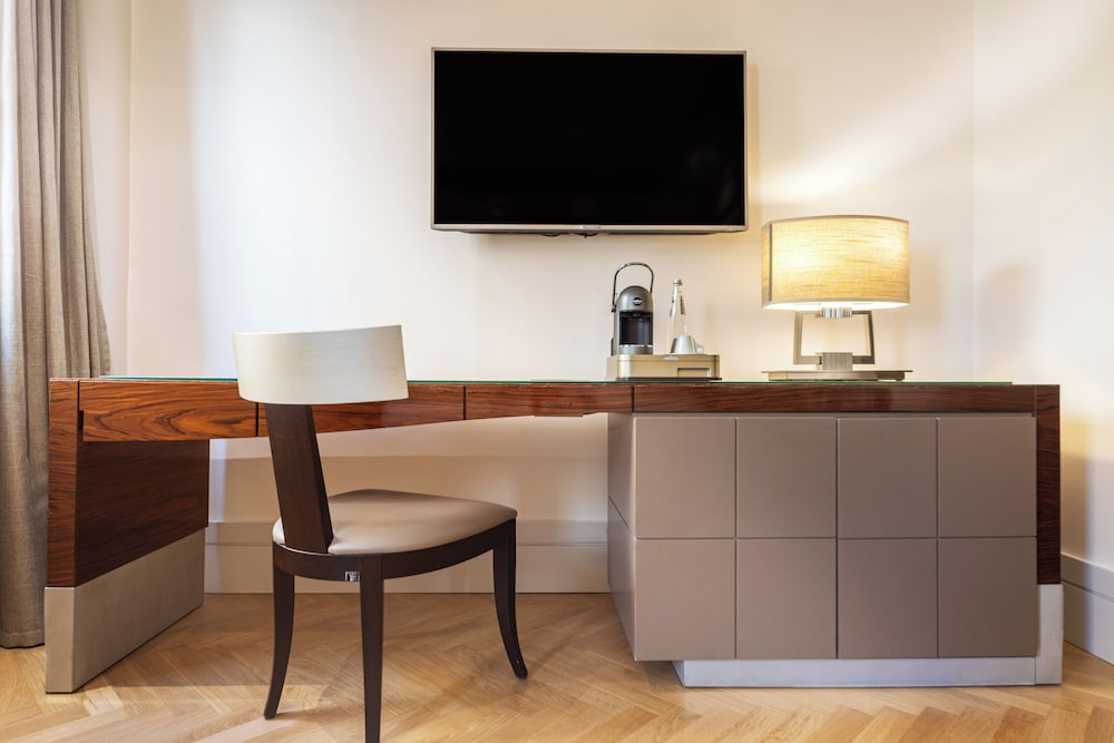 Habitación Deluxe del hotel Melia Genova. Foto 1