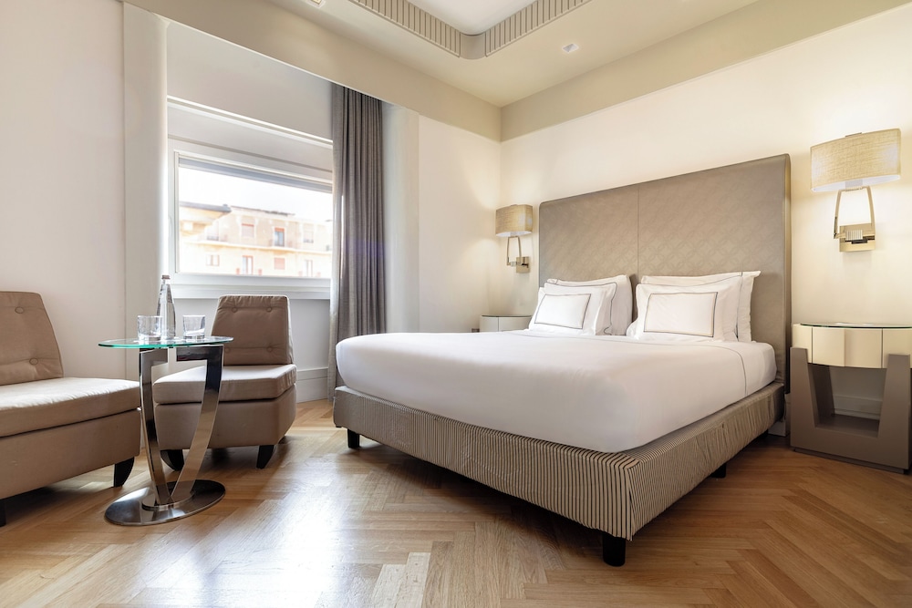 Habitación Deluxe del hotel Melia Genova. Foto 2