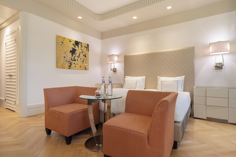 Habitación Deluxe del hotel Melia Genova. Foto 3