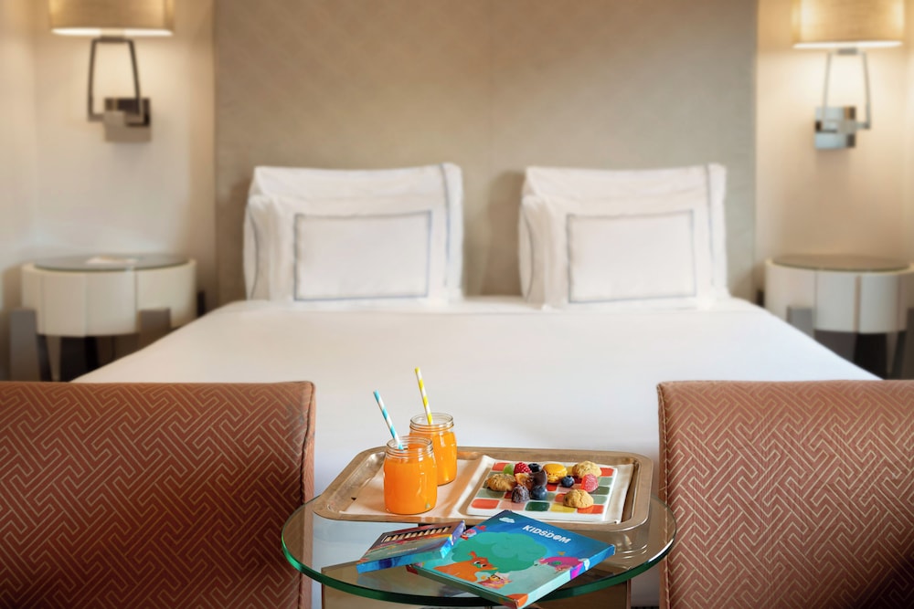 Habitación Familiar del hotel Melia Genova. Foto 1