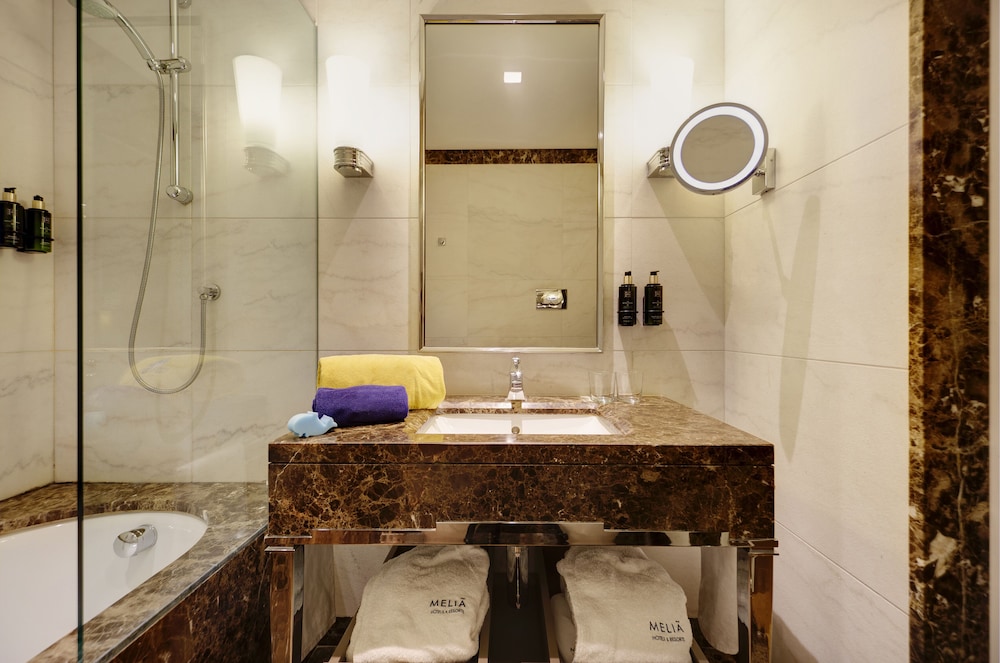 Habitación Familiar del hotel Melia Genova. Foto 4