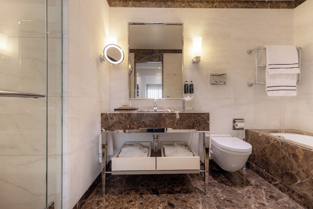 Habitación Familiar del hotel Melia Genova. Foto 5