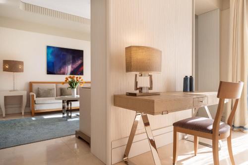 Suite Presidencial con terraza del hotel Melia Genova. Foto 3